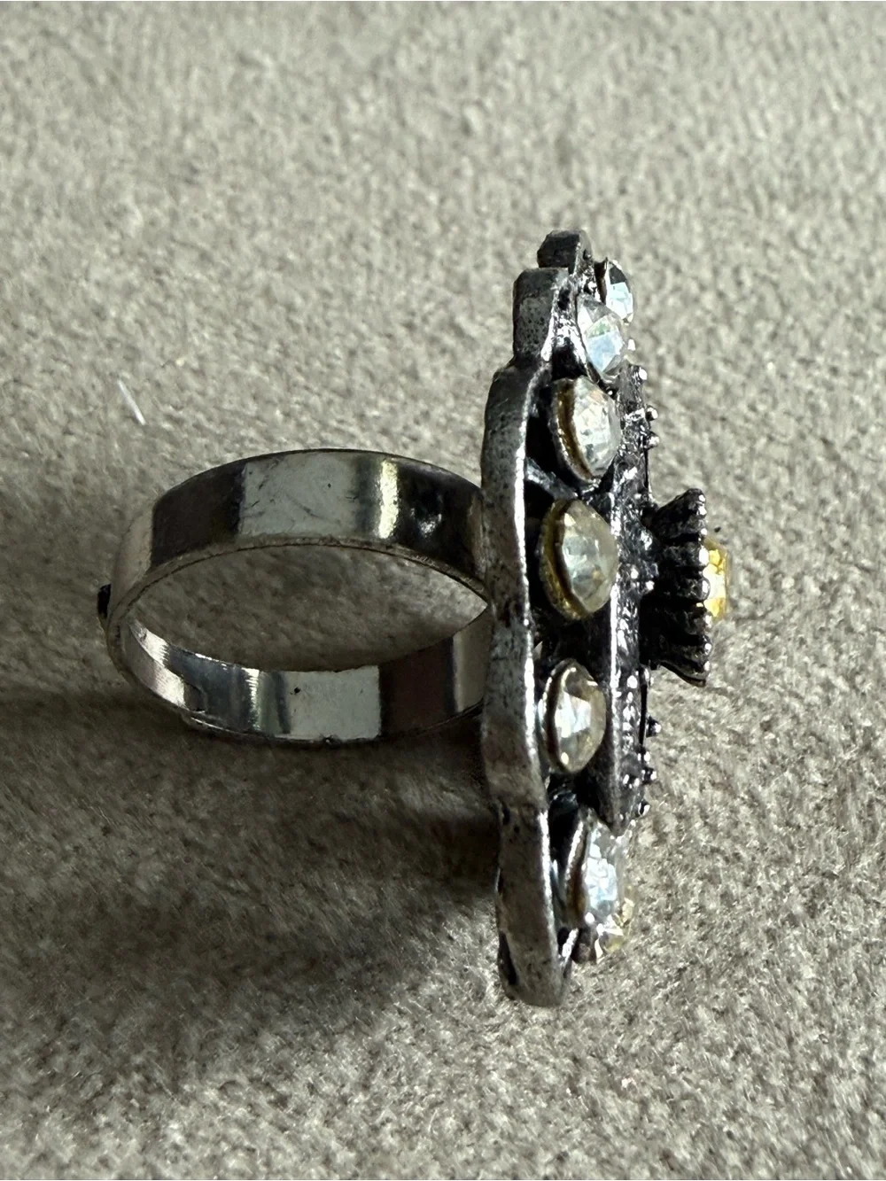 Vintage-Inspired Silver Ring with Clear and Pale Yellow Stones - Women Jewelry